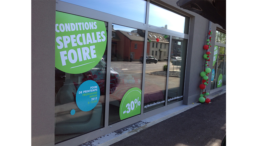 décoration-vitrine-foire-offre-spéciale-impression-numérique_880x500-pxl